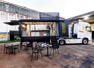 Neolith food and roll_camion