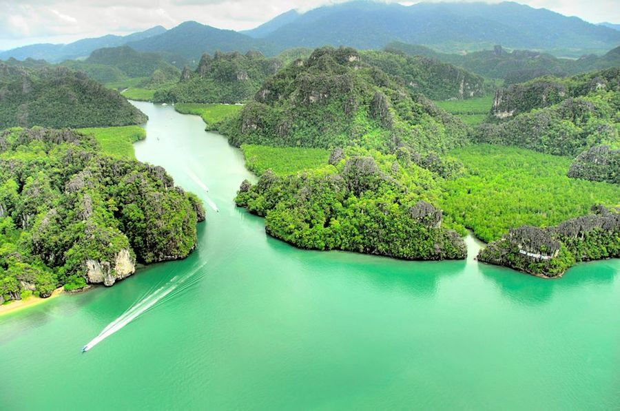 Más que un país, un tesoro; más que un lugar, un secreto… Malasia es el crisol cultural de los destinos asiáticos “Selamat datang”. Más que un país, un tesoro; más que un lugar, un secreto… Malasia es el crisol cultural de los destinos asiáticos “Selamat datang”.