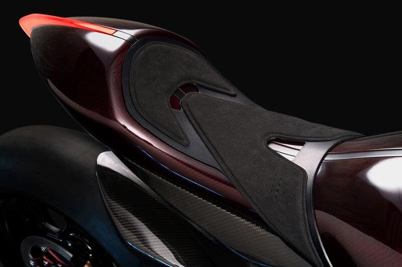 La motocicleta de edición limitada proporcionará toda la emoción en pista a sus 100 propietarios Aston Martin Brough Superior AMB 001_