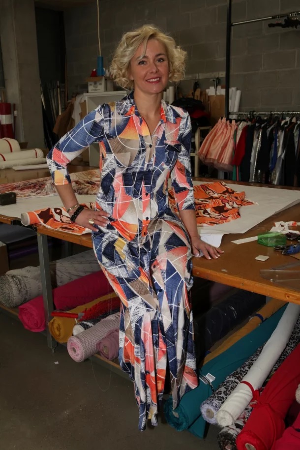 Nina Lopez en su taller de costura Nina Lopez en su taller de costura