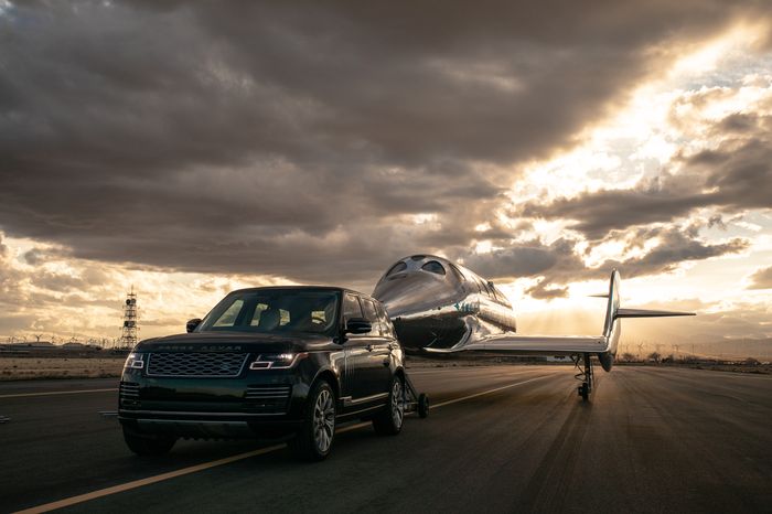 VSS Imagine Virgin Galactic & Range Rover Astronaut Edition