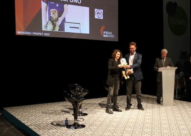 Talía Bonmatí, Ceo y fundadora de Dinbeat recibe el premio “Innoval For Pets” en Iberzoo+Propet 2022