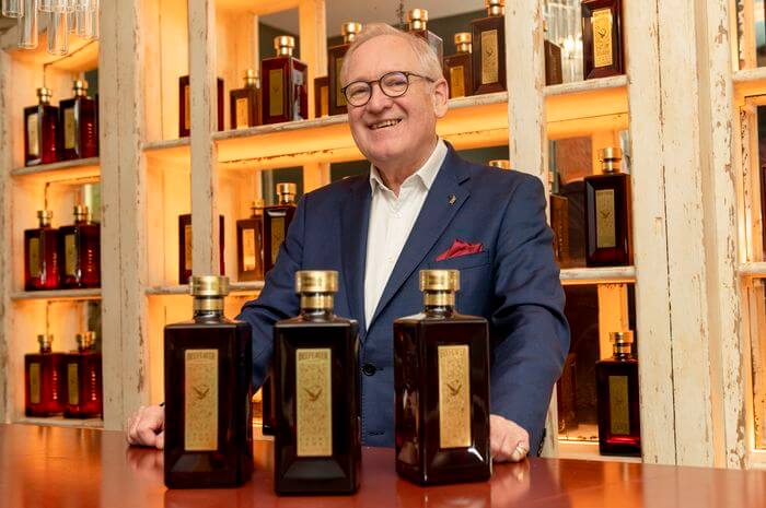 Desmond Payne Maestro Destilador de Beefeater Desmond Payne, Maestro Destilador de Beefeater